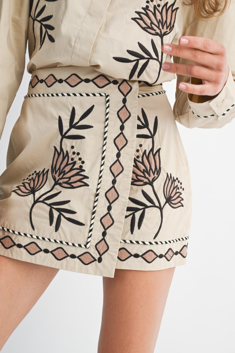 JENNY EMBROIDERED MINI SKIRT